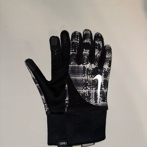 Nike Black and White Women's Gloves